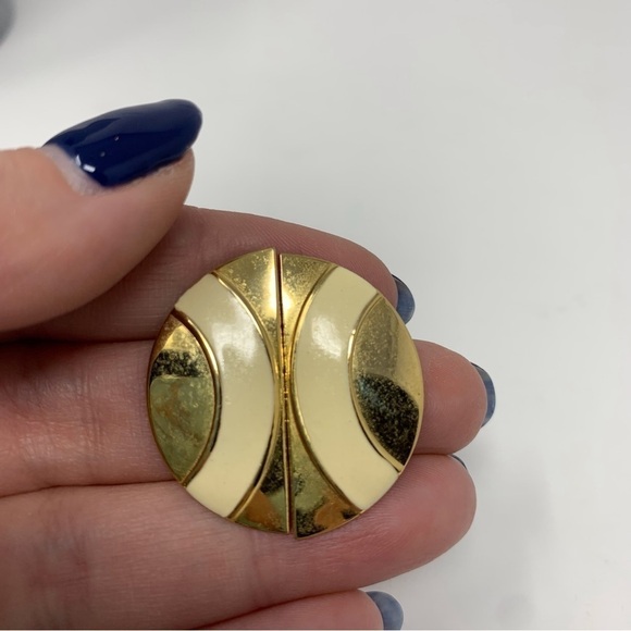 Vintage Gold Tone with White Swirl Half Moon Stud Earrings - Picture 2 of 7